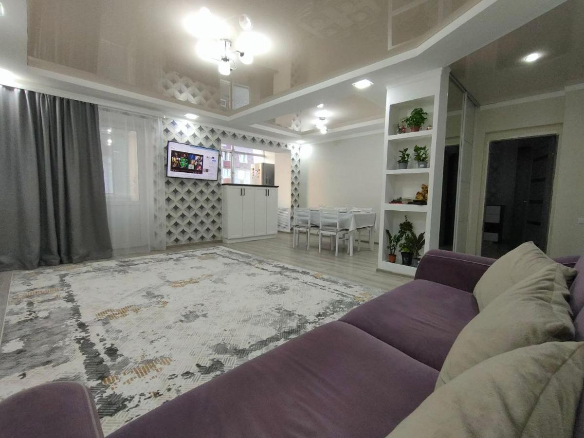 Отличная Двухкомнатная Квартира-Студия 70Кв Uralsk Eksteriør bilde
